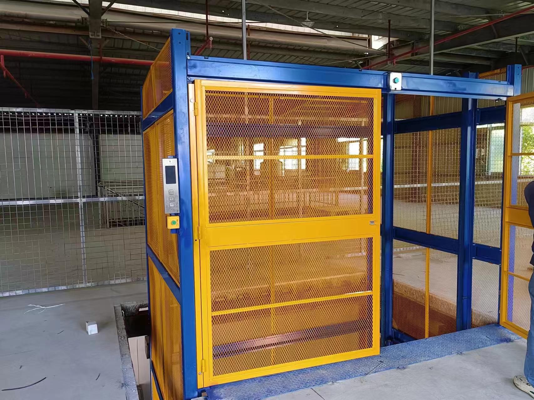 固定式液压升降平台货梯设计安装维修_厂房升降货梯漳州市如何安装_液压升降机货梯深圳惠州东莞